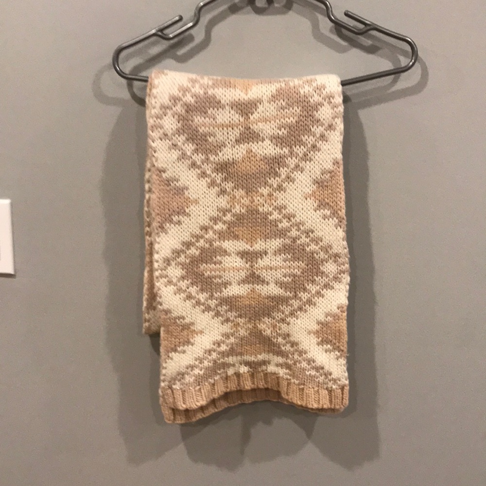 Cream and beige knit scarf
